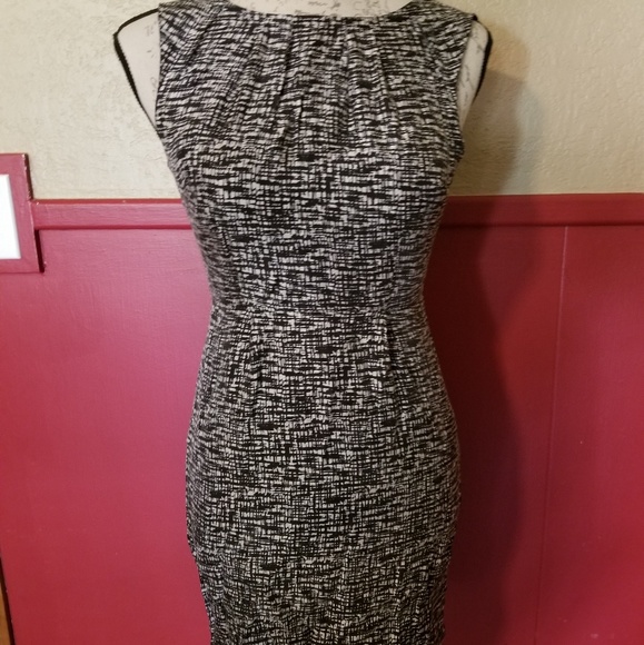 Banana Republic Dresses & Skirts - Black and white sleveless mini dress. Petite 0
